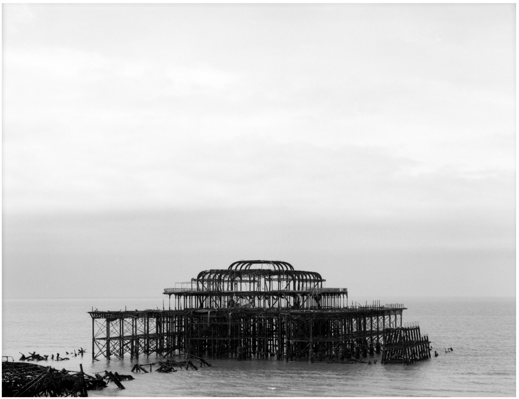 &amp;nbsp;

FIONA TAN

&amp;nbsp;

West Pier II
2006
black and white photograph printed on Baryta paper
23 1/4 x 31 1/8 inches
&amp;nbsp; (59.1 x 79.1 cm)
Edition 4 of 6
PF2015

&amp;nbsp;